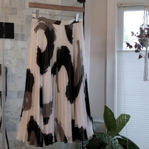 Banana Republic Pleated Flowy Midi Skirt Size 2